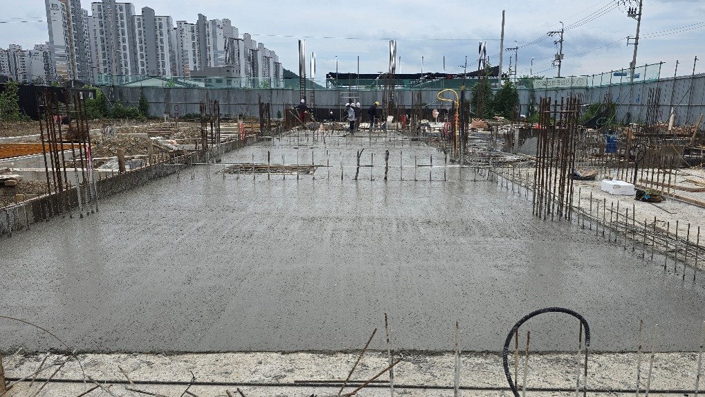 250808 지하 슬라브 콘크리트 타설