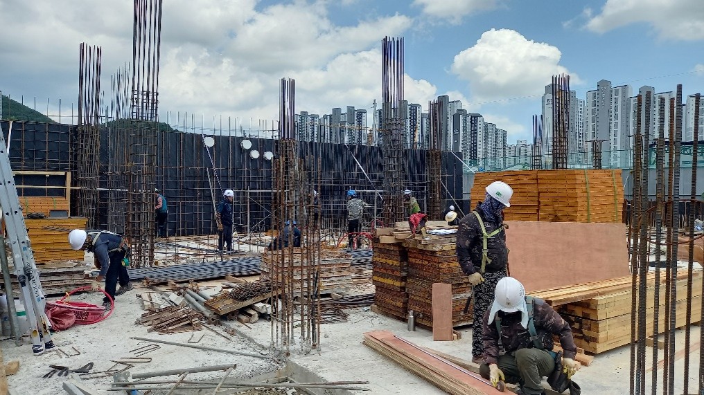 250818 1층 철근시공