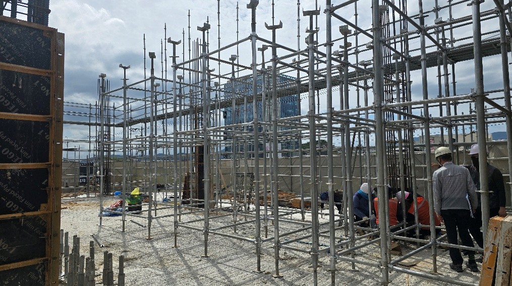 250925 2층 시스템동바리설치